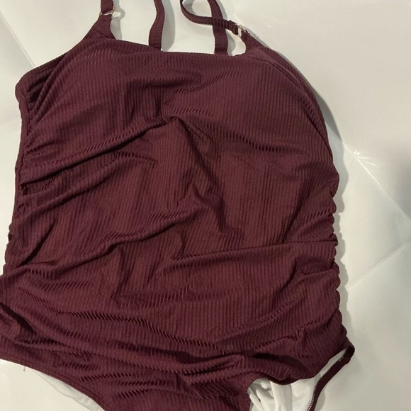 Elegant Purple Women's Swimsuit size 22W - Picture 2 of 4